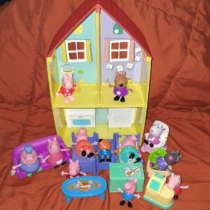 Peppa Pig Colorful Playhouse with Figures